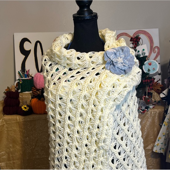Shawl Broomstick lace crocheted by seller 100% Acrylic handmade blanket shawl - Picture 6 of 9